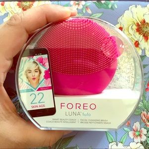 NIB fuchsia Foreo Luna fofo.